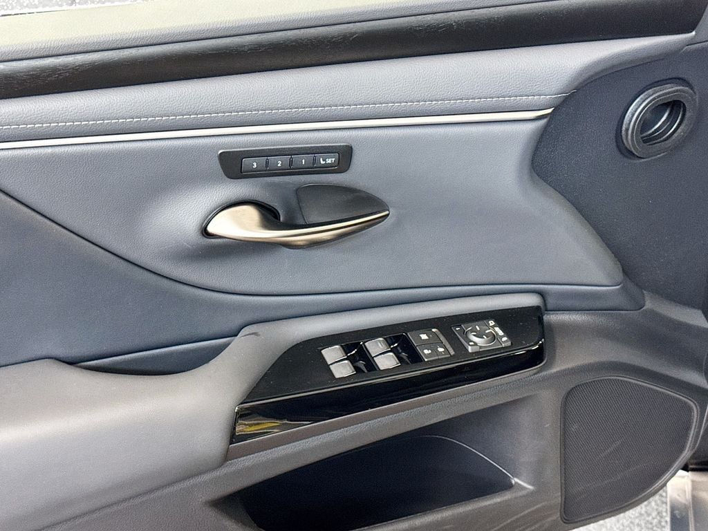 2025 Lexus ES 300h