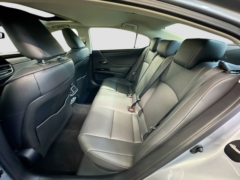2025 Lexus ES 300h