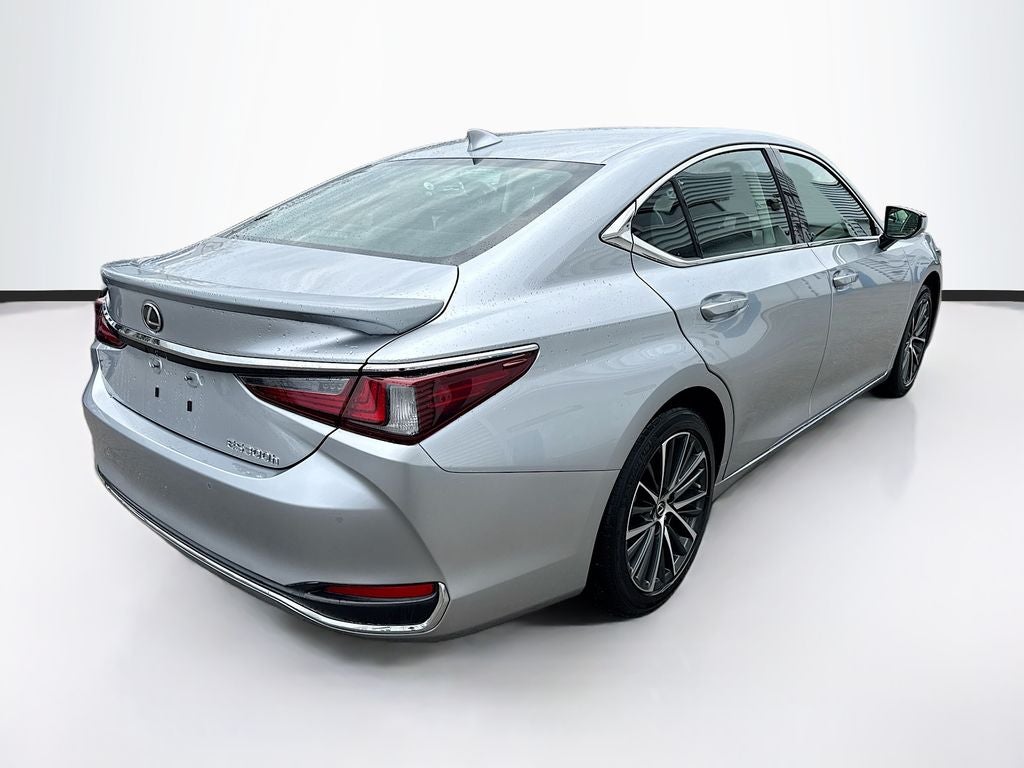 2025 Lexus ES 300h