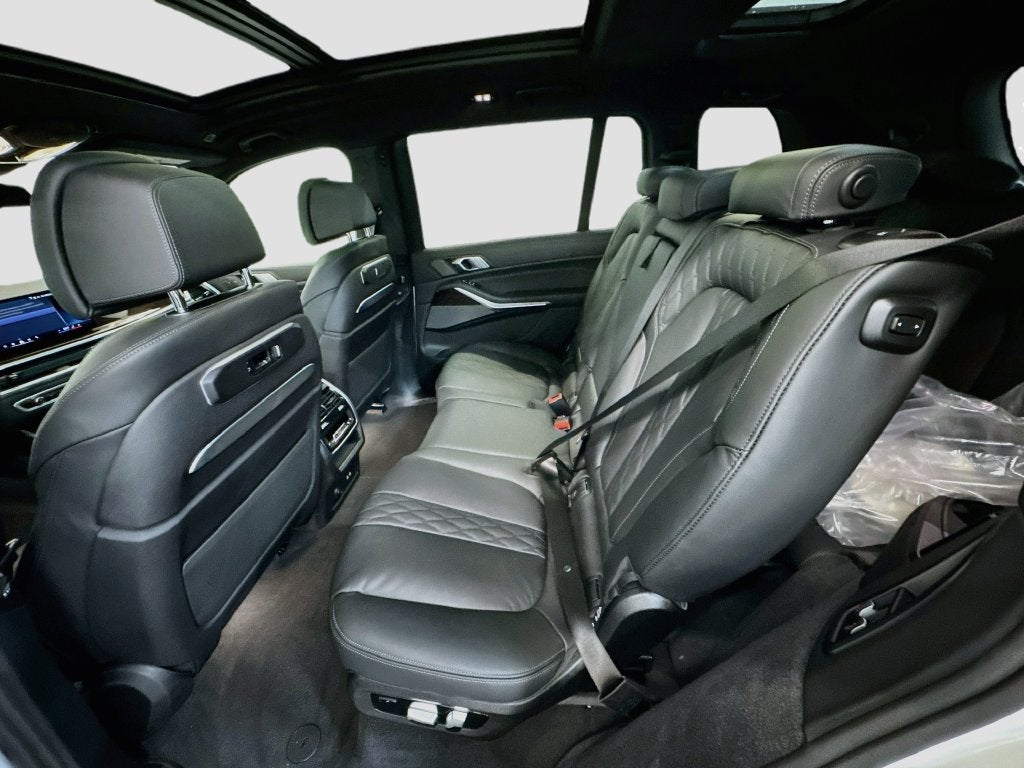 2027 BMW X7 Base