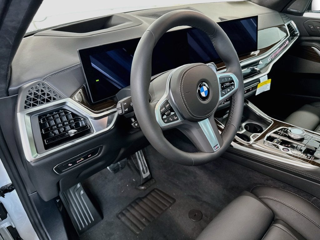 2027 BMW X7 Base