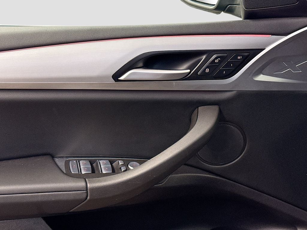 2025 BMW X4 xDrive30i