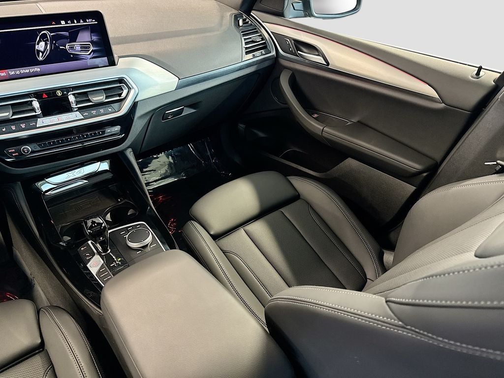 2025 BMW X4 xDrive30i