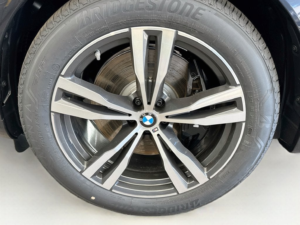 2027 BMW X7 M60i