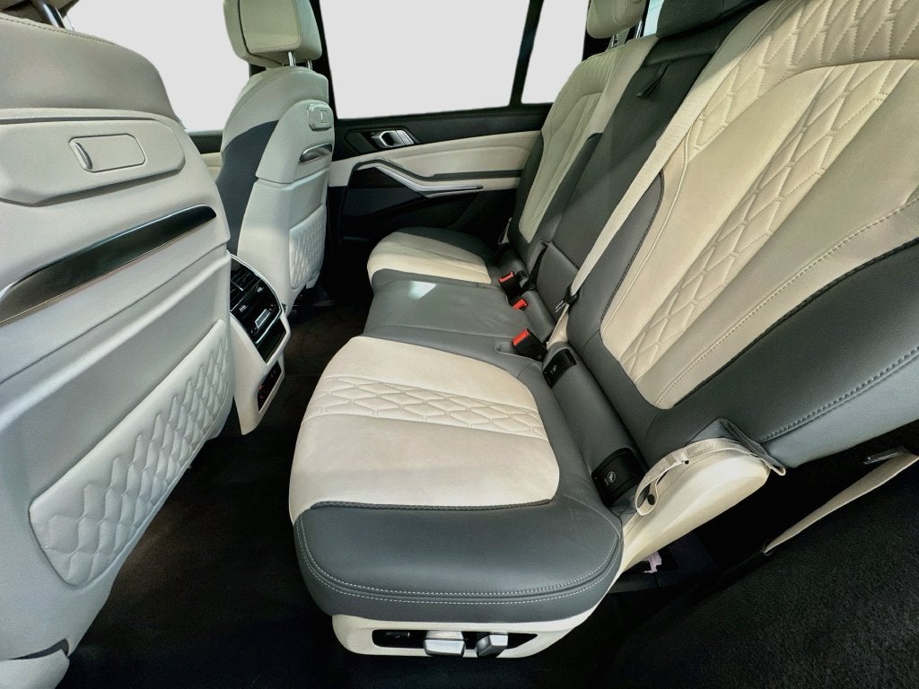 2024 BMW X7 M60i