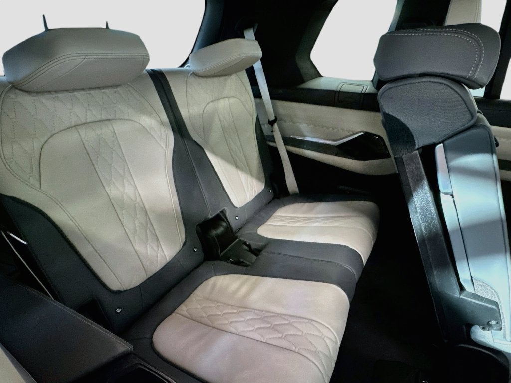 2024 BMW X7 M60i