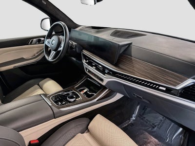 2024 BMW X7 M60i