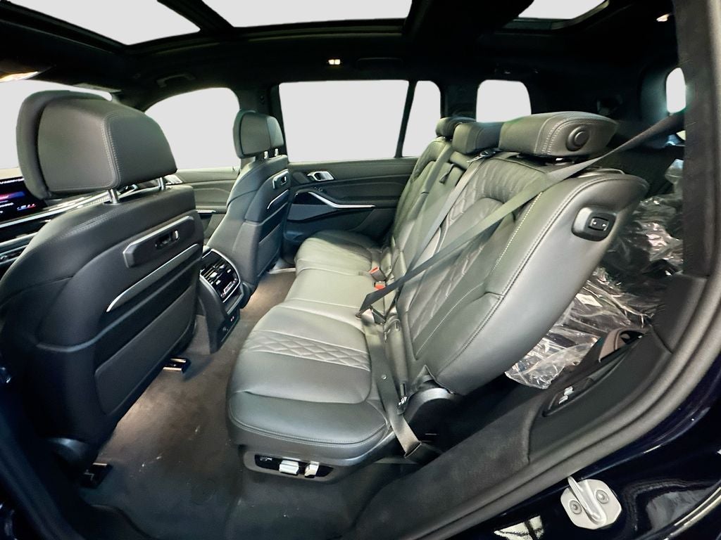 2027 BMW X7 M60i