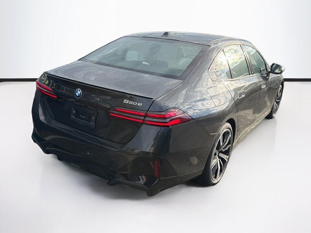 2027 BMW 550e 550e xDrive