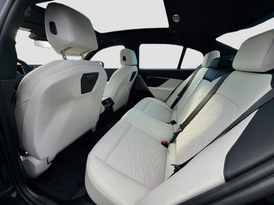 2027 BMW 550e 550e xDrive