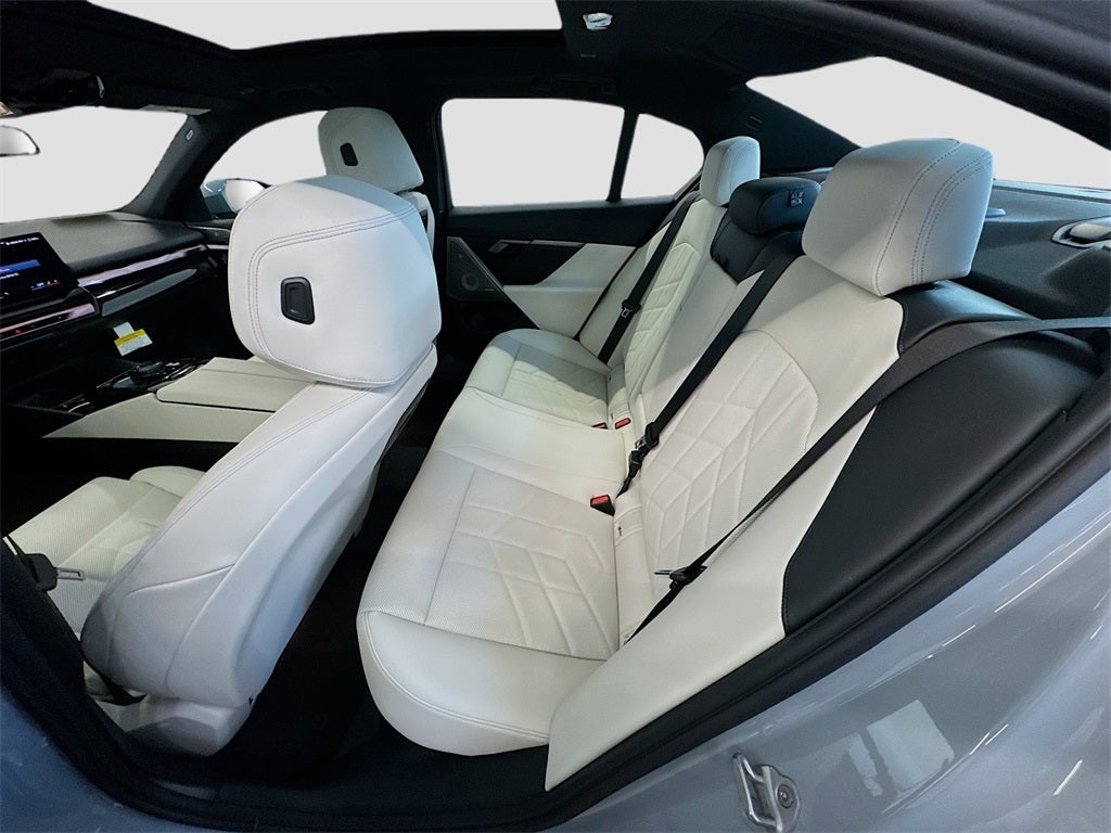 2026 BMW 550e 550e xDrive