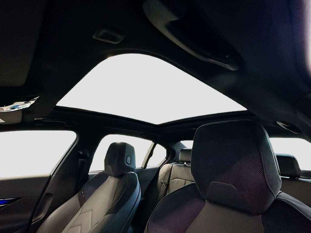 2025 BMW 550e xDrive 550e xDrive