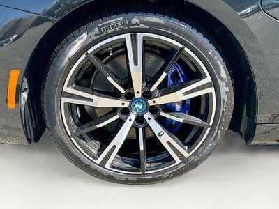 2025 BMW 5 Series 550e xDrive