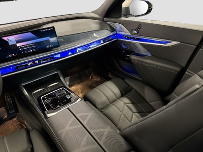 2025 BMW 760i 760i xDrive