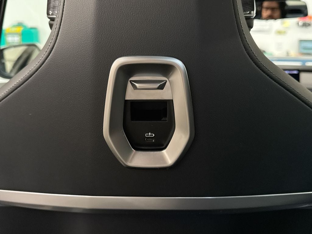 2025 BMW 760i 760i xDrive