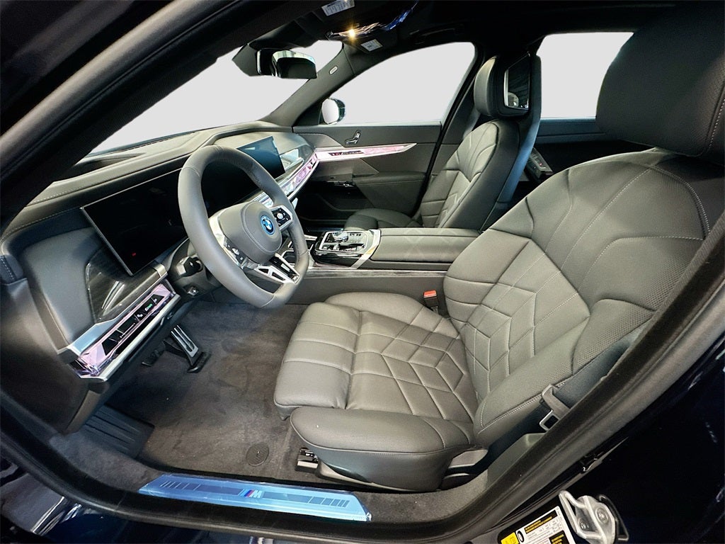 2026 BMW 750e xDrive Base