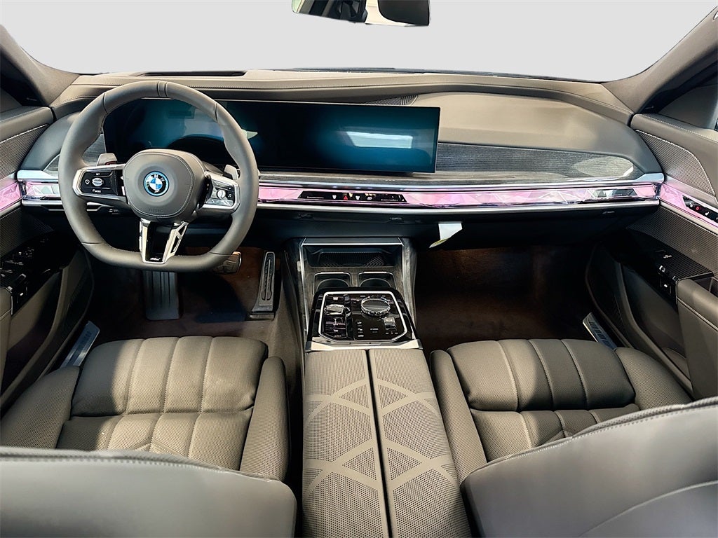 2026 BMW 750e xDrive Base