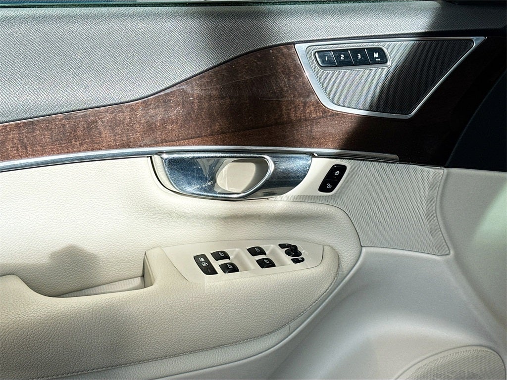 2018 Volvo XC90 T6 Momentum