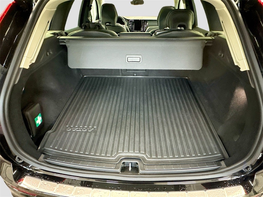 2025 Volvo XC60 B5 Core