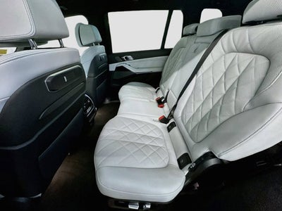 2027 BMW X7 Base