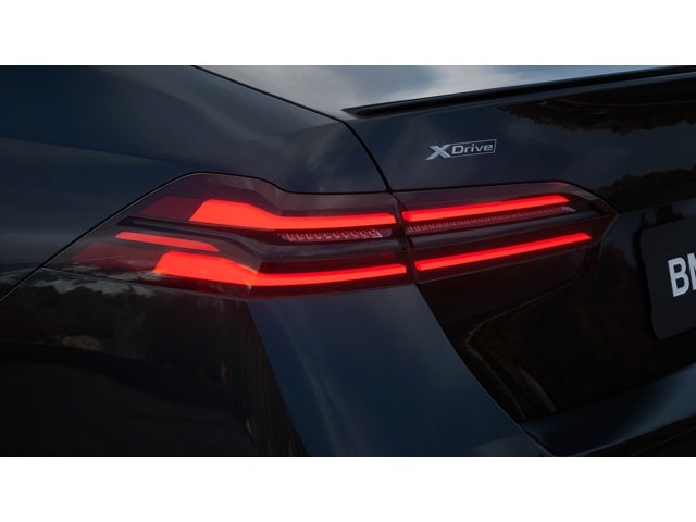 2027 BMW 550e Base